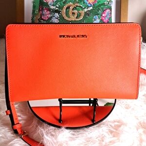 Michael Kors NWOTs Sheila Small East West Top Zip Shoulder Bag